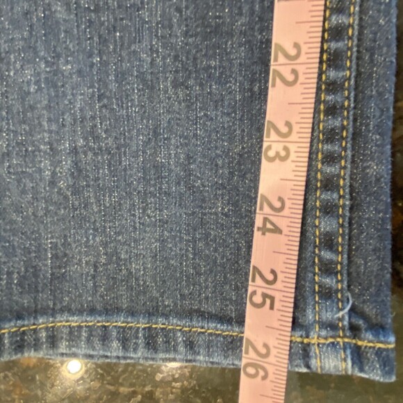 Simply Vera Wang Crop Blue Denim Straight Mid Rise Jeans Size 10,  33” x 26” - Picture 7 of 9